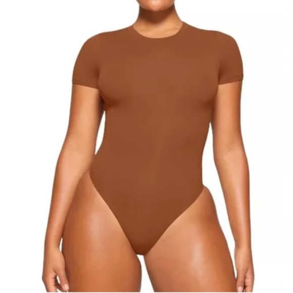 SKIMS Rust Short Sleeve Bodysuit NWOT - Picture 1 of 4